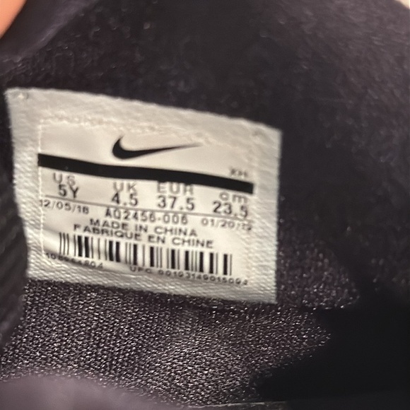 Friends Kyrie 5 - Picture 7 of 7